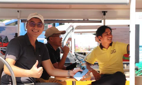 Xe điện bốn bánh 'mới toanh' phục vụ khách du lịch tại TP.HCM