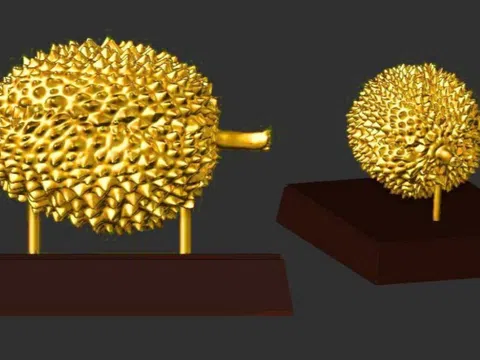 Huyện Krông Pắc tặng sầu riêng mạ vàng cho người trúng đấu giá 'Nữ hoàng sầu riêng'