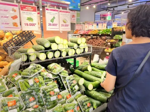 Thủ tướng yêu cầu xử nghiêm việc găm hàng, tăng giá sau bão