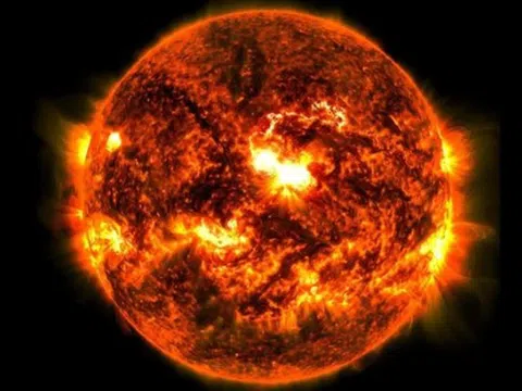 Bão Mặt Trời cực mạnh đang lao nhanh về phía Trái Đất