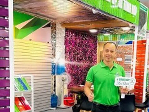 Giám đốc Đỗ Tùng Anh và Công ty chung tay cùng Quỹ từ thiện Đèn Đom Đóm