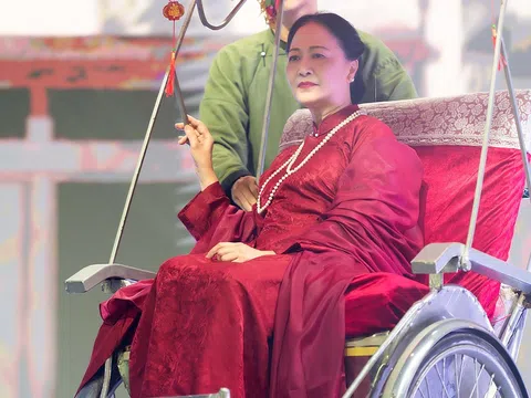 Mãn nhãn với BST áo dài của NTK Dũng Nguyễn tại  Autunm Wedding Fashion