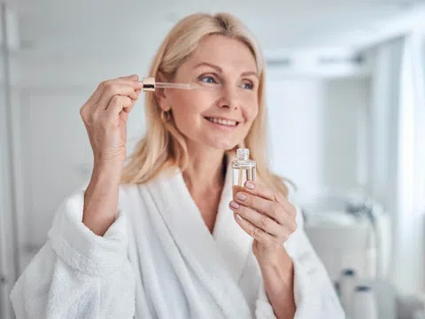 Ba bước skincare phụ nữ trung niên nhất định không  nên bỏ qua