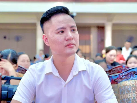 Thầy giáo Trịnh Phi Hoàng, người Thầy luôn ưu ái, quan tâm đặc biệt tới các hoạt động dành cho Thanh thiếu niên và Nhi đồng tại: Cuộc Thi “Đại Sứ Văn Hóa Đọc Thị Xã Sơn Tây 2024”