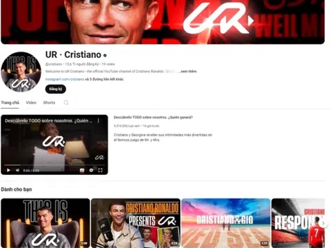 Ronaldo đạt nút vàng YouTube chỉ 1 giờ 29 phút kể từ khi được thành lập