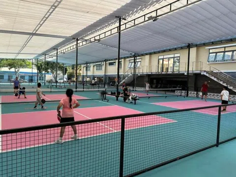 Thi nhau đổ tiền vào pickleball