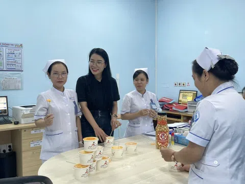 200 phần quà được Mr.Pokki trao tại Bệnh viện Nhi Đồng 1