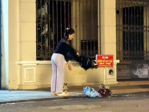 Phường Cửa Đông: Cần giải quyết triệt để việc xả rác bừa bãi gây mất mỹ quan đô thị trên phố Lý Nam Đế