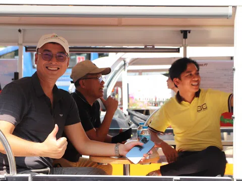 Xe điện bốn bánh 'mới toanh' phục vụ khách du lịch tại TP.HCM