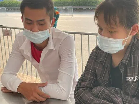 Nam thanh niên tự điền giấy đi đường cho bạn gái nhằm 'thông chốt' tại Hà Nội