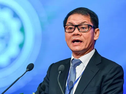 Tỷ phú Trần Bá Dương và bức ảnh hiếm thời ông còn là công nhân vét mỡ bò.